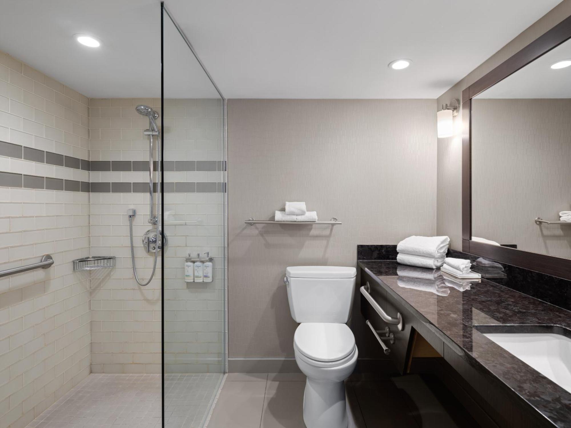 Airport By Ihg Hotel 3*