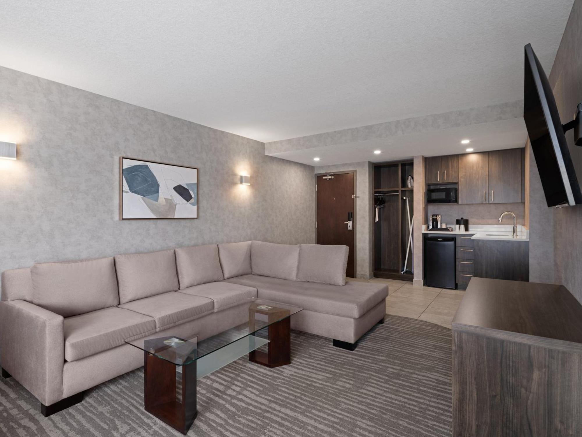Airport By Ihg Calgary