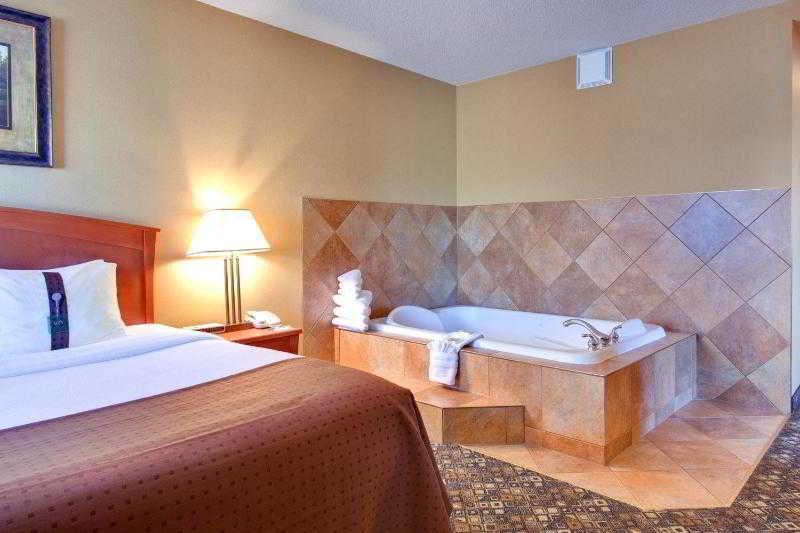 Airport By Ihg Hotel Calgary