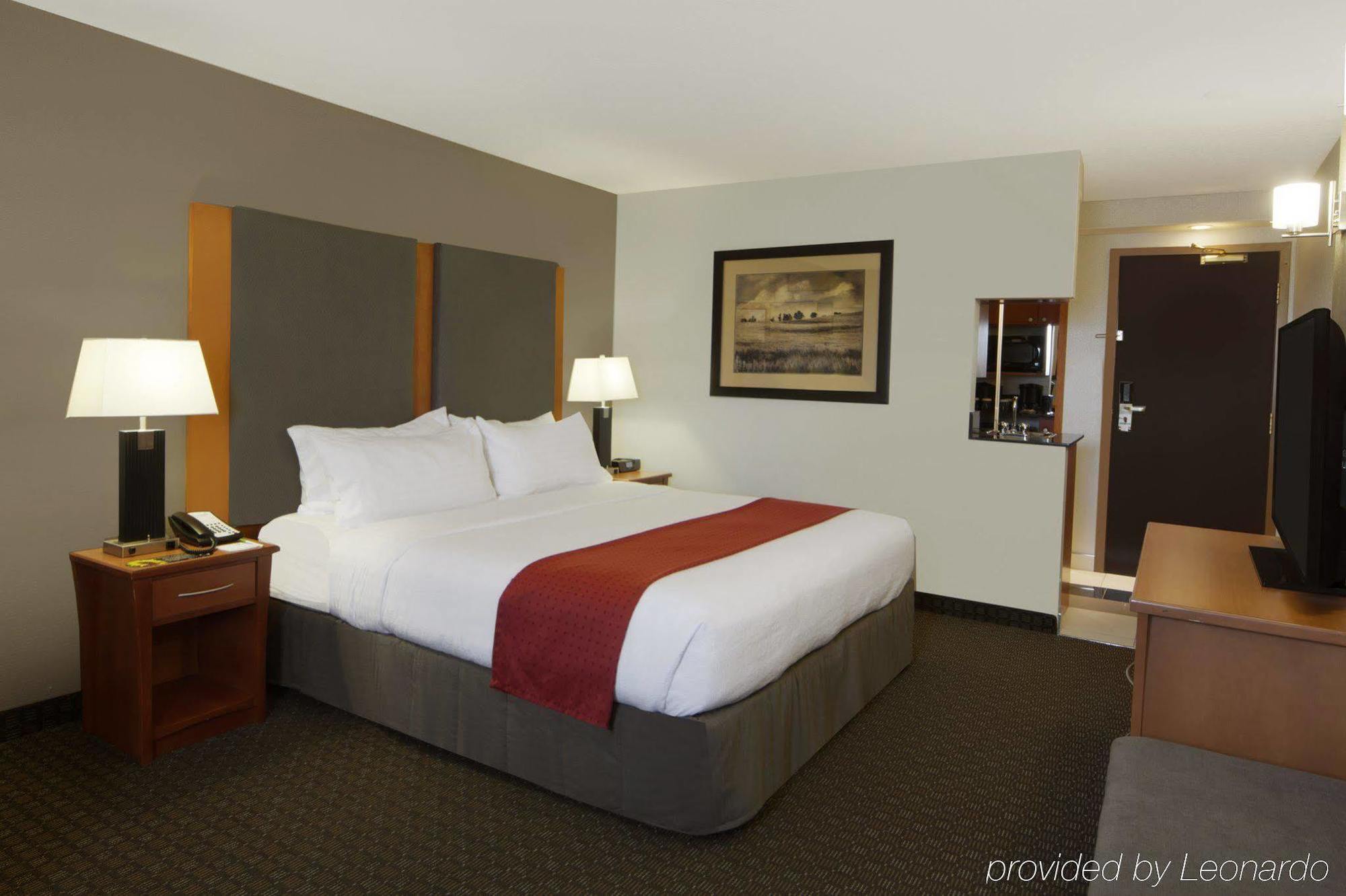 Airport By Ihg Hotel 3*
